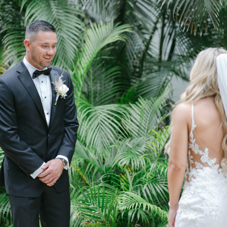 Couple during first look wedding photography in Cancun by Bonito Films